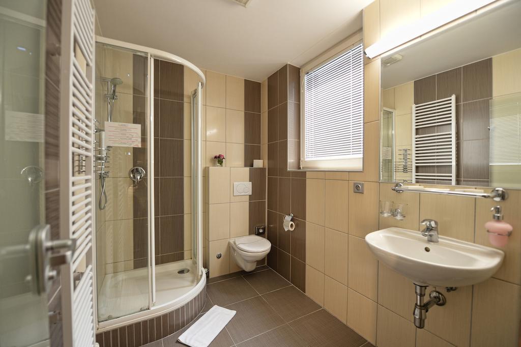 Hotel Vaka เบอร์โน ภายนอก รูปภาพ