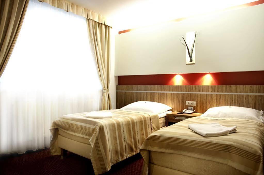 Hotel Vaka เบอร์โน ภายนอก รูปภาพ
