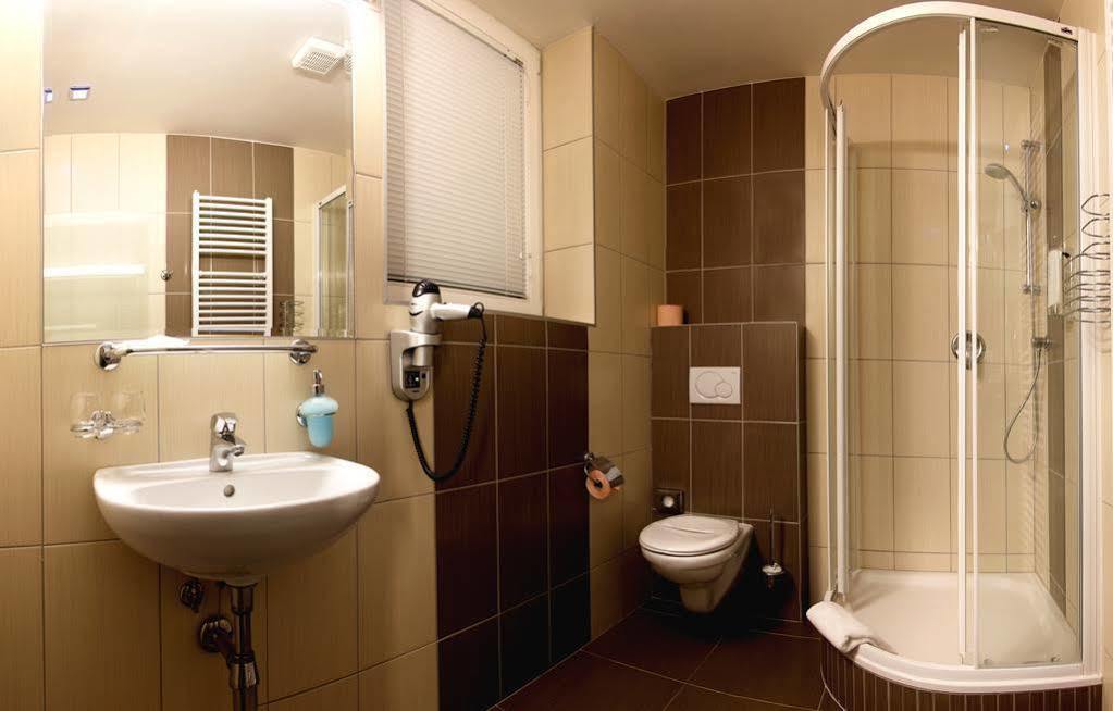 Hotel Vaka เบอร์โน ภายนอก รูปภาพ