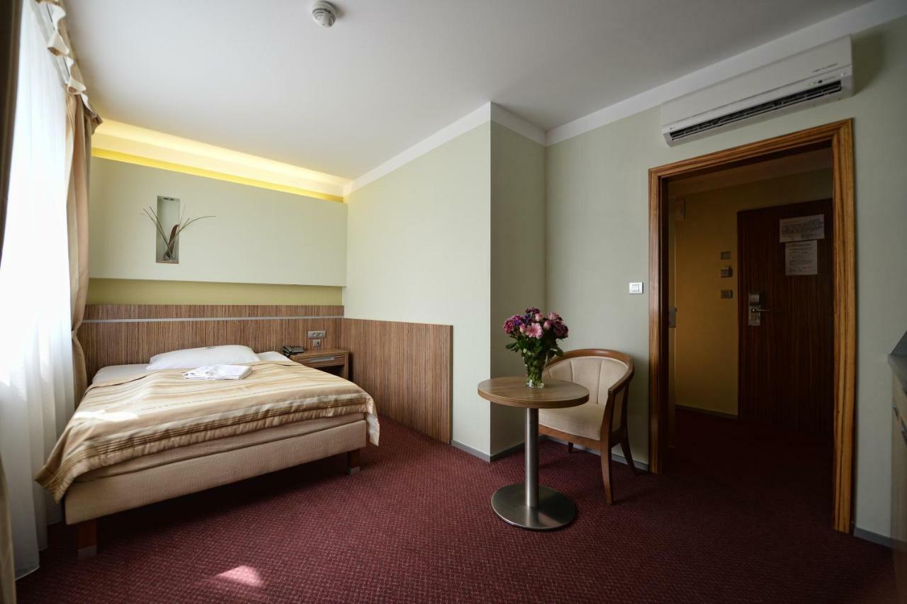 Hotel Vaka เบอร์โน ภายนอก รูปภาพ